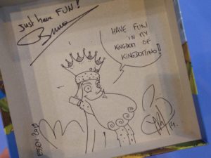 Caixa do Kingdomino autografada pelo Autor e pelo Artista do jogo.